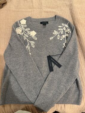 Tahari Gray 100% Cashmere Crewneck Sweater with Cream Floral Embroidery